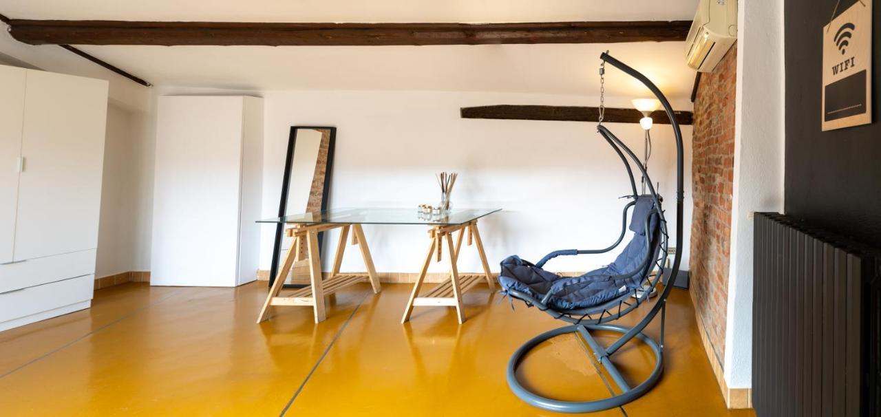 Centro Storico-Dimora Con Terrazza- Wi-Fi E Ac Apartment Asti Luaran gambar