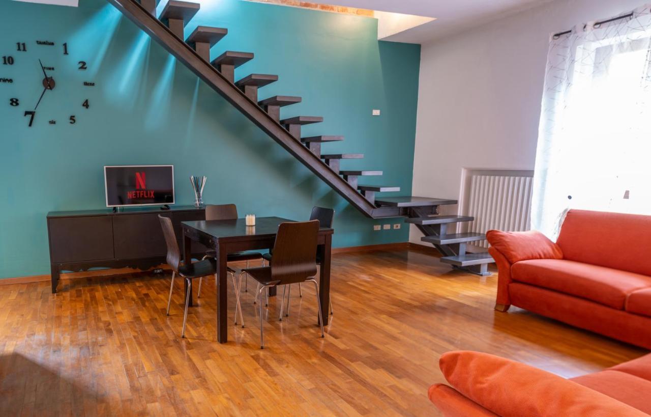 Centro Storico-Dimora Con Terrazza- Wi-Fi E Ac Apartment Asti Luaran gambar