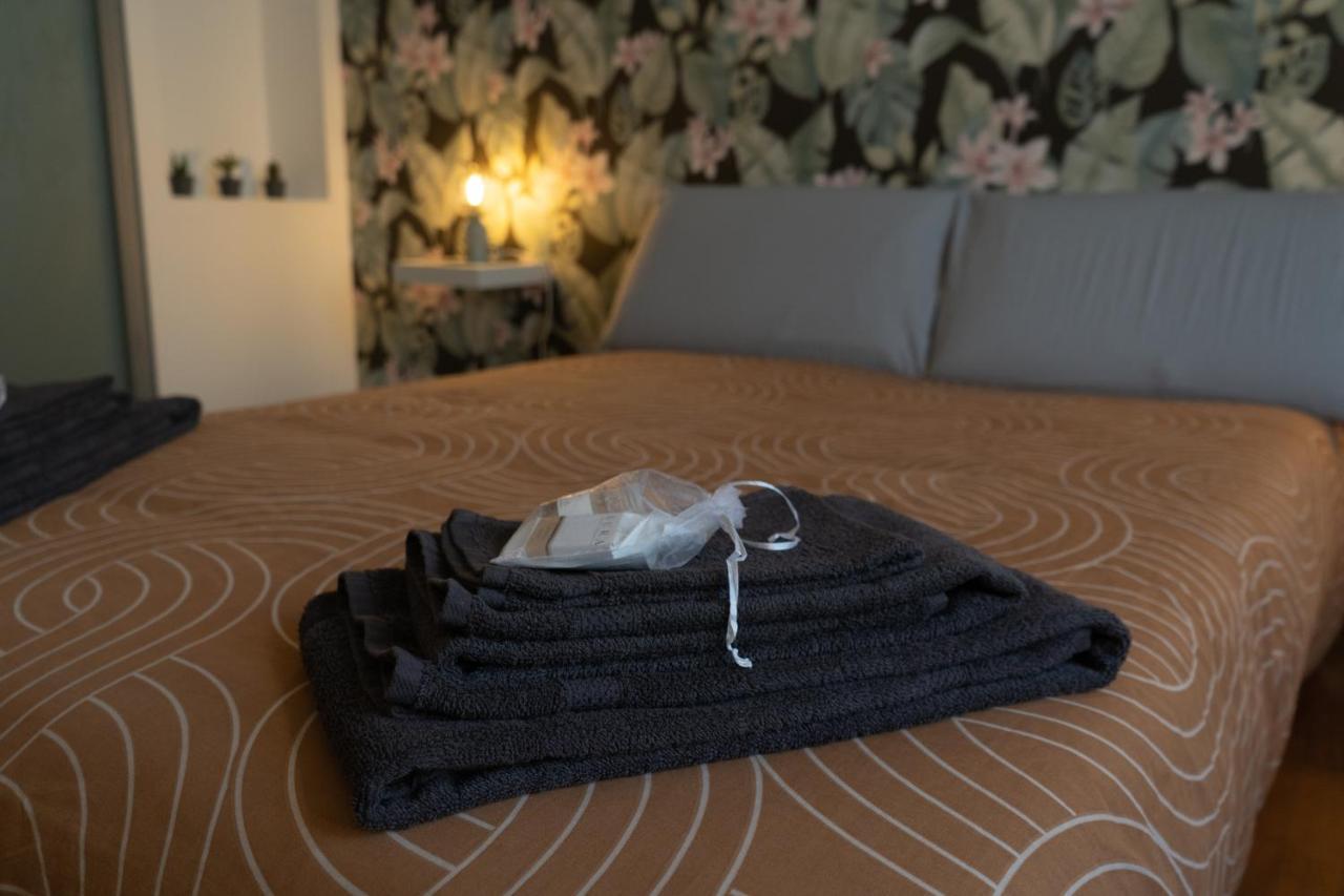Centro Storico-Dimora Con Terrazza- Wi-Fi E Ac Apartment Asti Luaran gambar
